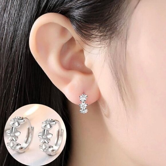 NNWT Flower Huggie Hoop Earrings S925 Sterling Silver Cubic Zirconia - Picture 3 of 9
